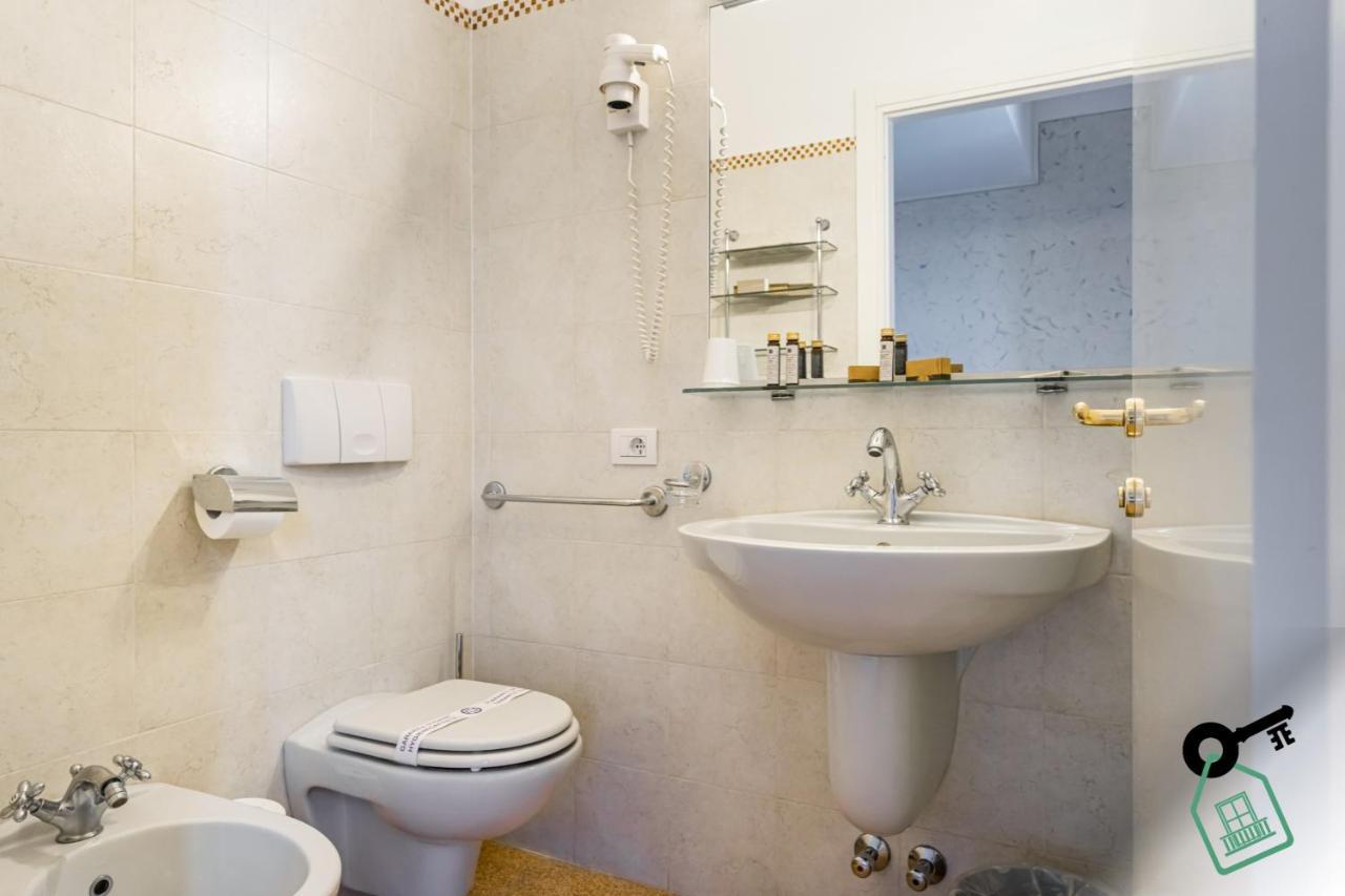 Hotel Rooms Lago Maggiore Verbania Exterior photo